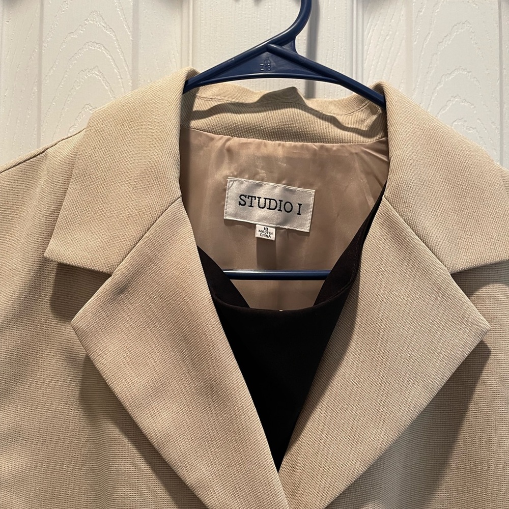 Studio I Black & Tan Floral Ladies Sleeveless Dress with long sleeved Tan Jacket - Picture 4 of 14